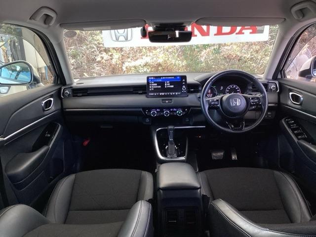 ヴェゼル ｅ：ＨＥＶＺ　ドラレコ　ナビ　Ｒカメラ　ブルートゥース　Ｓヒータ　地デジフルセグＴＶ　定期点検記録簿　電動テールゲート　サイドエアバッグ　後カメラ　前後障害物センサー　横滑防止装置　エアコン　ＬＥＤヘットライト（2枚目）