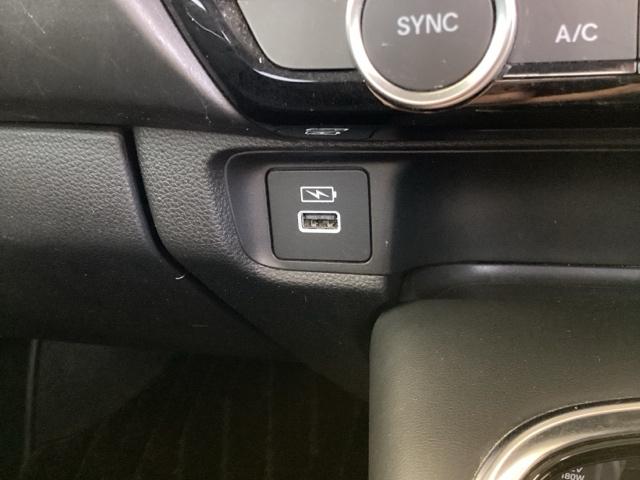 ヴェゼル ｅ：ＨＥＶＺ　ドラレコ　ナビ　Ｒカメラ　ブルートゥース　Ｓヒータ　地デジフルセグＴＶ　定期点検記録簿　電動テールゲート　サイドエアバッグ　後カメラ　前後障害物センサー　横滑防止装置　エアコン　ＬＥＤヘットライト（18枚目）