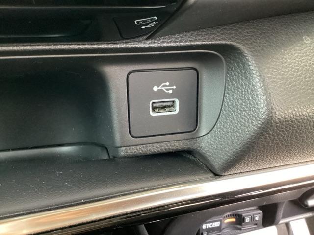 ヴェゼル ｅ：ＨＥＶＺ　ドラレコ　ナビ　Ｒカメラ　ブルートゥース　Ｓヒータ　地デジフルセグＴＶ　定期点検記録簿　電動テールゲート　サイドエアバッグ　後カメラ　前後障害物センサー　横滑防止装置　エアコン　ＬＥＤヘットライト（19枚目）