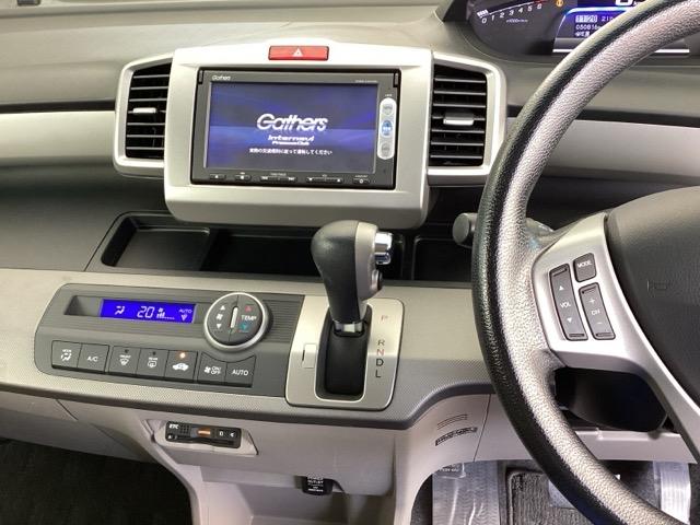 フリードハイブリッド ジャストセレクション　純正メモリーナビ　両側電動スライドドア　スマキー　イモビ　横滑り防止システム　１セグ　両電動スライドドア　ＤＶＤ再生可　ナビＴＶ　運転席エアバッグ　キーレスエントリーシステム　ＡＵＴＯエアコン　ＡＢＳ（3枚目）