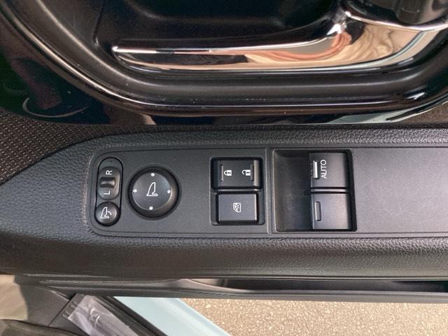 �d���i�[�������R���h�A�~���[�ƁA�p���[�E�B���h�E�}�X�^�[�X�C�b�`���͉^�]�ȃh�A�ɂ���܂��B