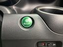 ECONスイッチ操作でエンジンやミッション、エアコンなどを総合的に制御、燃費をよくするようクルマが頑張ります。