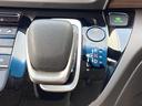 自然に手が届き、操作性の良いインパネシフトに、パーキングブレーキは、フットブレーキタイプなので、運転席と助手席の間はすっきりしています。