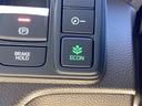 ECONスイッチ操作でエンジンやミッション、エアコンなどを総合的に制御、燃費をよくするようクルマが頑張ります。
