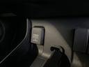 【アクセサリーソケット(電源ソケット)】電源からケーブルをつなげば、スマートフォンなどの電子機器の充電などを行うことができます!ゲーム機器や、カメラの充電にも便利ですね。