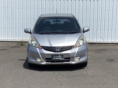 ディスチャージヘッドライト（ＨＩＤ）が、夜の運転をサポートします。 6