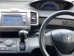 ホンダ純正メモリーナビ搭載ですので、遠距離へのお出かけもお任せ下さい。 3