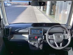 フロントガラスが大きく、ワイドな視界で運転もしやすくなるように設定されています。 2