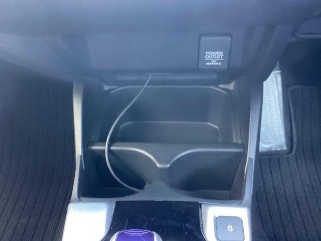 フィットハイブリッド Ｆパッケージ　純正メモリーナビリヤカメラ　スマ－トキ－　Ｒカメラ　ＷＳＲＳ　盗難防止　ＤＶＤ視聴　フルオートエアコン　キーレス　運転席エアバック　ＥＳＣ　ナビ＆ＴＶ　ＡＢＳ付　パワーウィンドウ　パワーステアリング（31枚目）