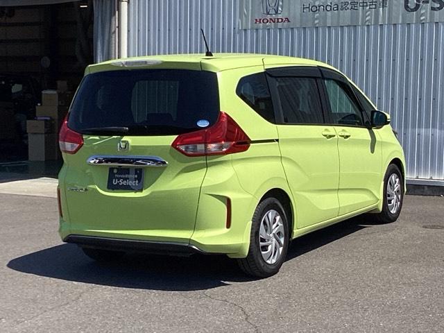 フリード＋ Ｇ　車いす仕様車アルミスロープ　リヤカメラ　横滑り防止システム　ＬＥＤヘッドランプ　セキュリティーアラーム　スマートキー　ＥＴＣ車載器　アイストップ　オートエアコン　パワーウインドウ　Ｗエアバッグ　ＡＢＳ（8枚目）