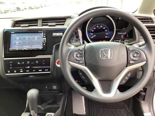フィット １３Ｇ・Ｓホンダセンシング　ナビ装着用スペシャルパッケージ＋ＥＴＣ車載器（ナビゲーション連動フルオート・エアーコンディショナー（プラズマクラスター技術搭載）　リアカメラ　サイドエアバック　オートクルーズコントロール　Ａストップ（3枚目）