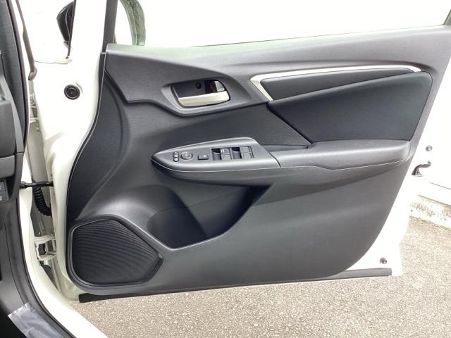 フィット １３Ｇ・Ｓホンダセンシング　ナビ装着用スペシャルパッケージ＋ＥＴＣ車載器（ナビゲーション連動フルオート・エアーコンディショナー（プラズマクラスター技術搭載）　リアカメラ　サイドエアバック　オートクルーズコントロール　Ａストップ（29枚目）