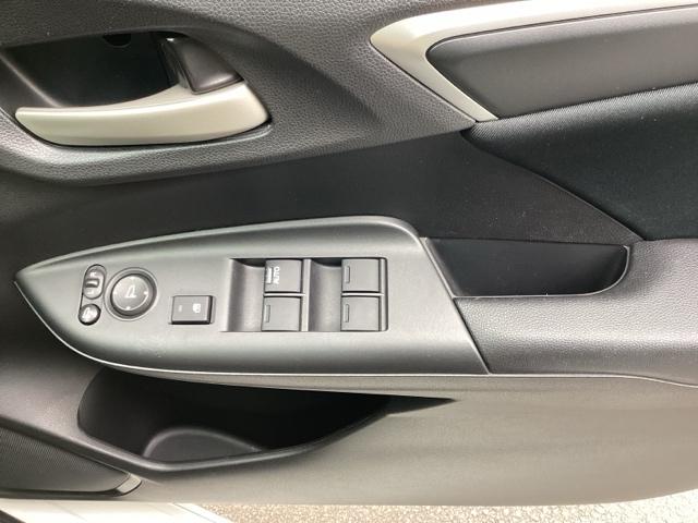 フィット １３Ｇ・Ｓホンダセンシング　ナビ装着用スペシャルパッケージ＋ＥＴＣ車載器（ナビゲーション連動フルオート・エアーコンディショナー（プラズマクラスター技術搭載）　リアカメラ　サイドエアバック　オートクルーズコントロール　Ａストップ（30枚目）