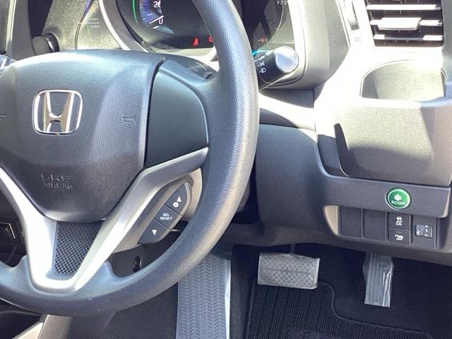 フィットハイブリッド ベースグレード　純正メモリーナビＥＴＣ　横滑り防止装置付　イモビ　スマートキ　運転席助手席エアバック　ＡＡＣ　ｉ－ＳＴＯＰ　キーレス　エアバッグ　パワーウィンドウ　ＤＶＤ再生　パワーステアリング　ＡＢＳ（15枚目）