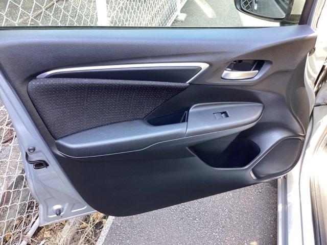 フィットハイブリッド ベースグレード　純正メモリーナビＥＴＣ　横滑り防止装置付　イモビ　スマートキ　運転席助手席エアバック　ＡＡＣ　ｉ－ＳＴＯＰ　キーレス　エアバッグ　パワーウィンドウ　ＤＶＤ再生　パワーステアリング　ＡＢＳ（21枚目）