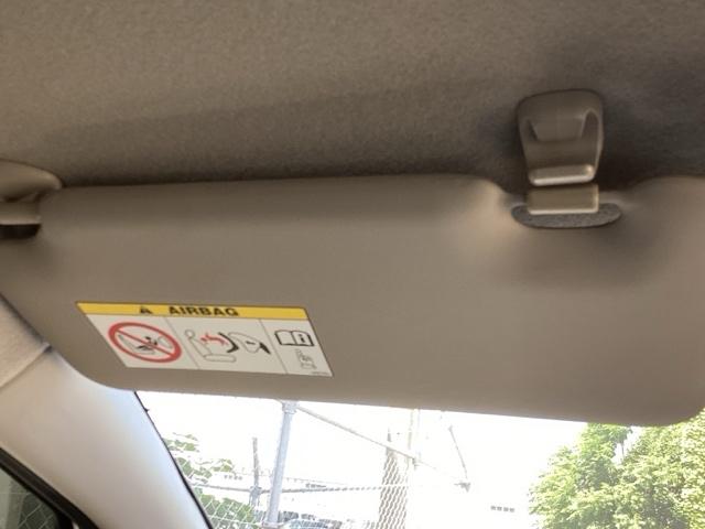 フィットハイブリッド ベースグレード　純正メモリーナビＥＴＣ　横滑り防止装置付　イモビ　スマートキ　運転席助手席エアバック　ＡＡＣ　ｉ－ＳＴＯＰ　キーレス　エアバッグ　パワーウィンドウ　ＤＶＤ再生　パワーステアリング　ＡＢＳ（32枚目）