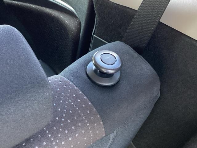 フィットハイブリッド ベースグレード　純正メモリーナビＥＴＣ　横滑り防止装置付　イモビ　スマートキ　運転席助手席エアバック　ＡＡＣ　ｉ－ＳＴＯＰ　キーレス　エアバッグ　パワーウィンドウ　ＤＶＤ再生　パワーステアリング　ＡＢＳ（36枚目）