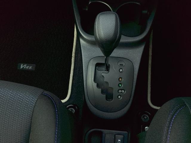 ヴィッツ Ｆ　ＥＴＣ／バックモニター／メモリーナビ　アイドルストップ　フルセグＴＶ　ＥＴＣ車載器　ＬＥＤヘッドライト　キーフリーシステム　エアコン　横滑り防止　イモビライザー　ドライブレコーダー　ＡＢＳ　ナビＴＶ（30枚目）
