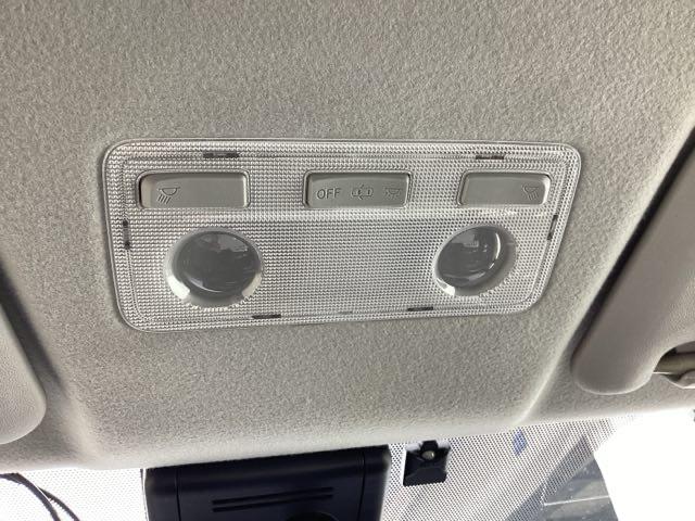 ヴィッツ Ｆ　ＥＴＣ／バックモニター／メモリーナビ　アイドルストップ　フルセグＴＶ　ＥＴＣ車載器　ＬＥＤヘッドライト　キーフリーシステム　エアコン　横滑り防止　イモビライザー　ドライブレコーダー　ＡＢＳ　ナビＴＶ（40枚目）