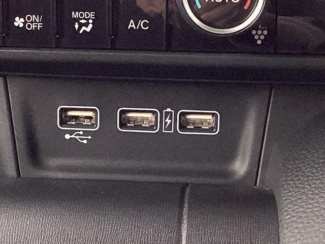 N-WGNカスタム Lホンダセンシング LEDヘッドライト+オートリトラミラー プラズマクラスター技術搭載フルオート・エアコンディショナー クリソナ ETC付き ECON 整備記録簿 スマ-トキ- ナビ&TV フルセグ バックカメラ DVD(25枚目)