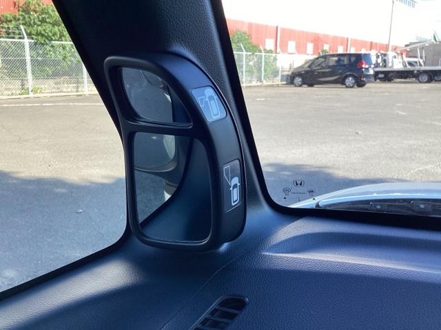 N-BOXカスタム GSSパッケージ カスタムSSパッケージ 両側パワ-スライドドア 整備記録簿 スマ-トキ- エアコン ESC A-STOP 盗難防止システム パワーウィンドウ 運転席助手席エアバッグ ABS キーレス ベンチシート(40枚目)