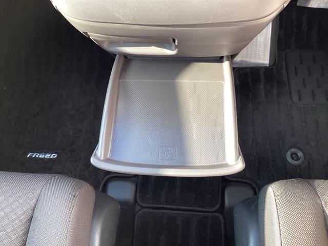 フリード Ｇ・ホンダセンシング　ＥＴＣ／純正ナビ／バックモニター／ホンダセンシング　Ｆセグ　追突被害軽減ブレーキ　ｉストップ　Ｗエアバッグ　パワーウィンドウ　アクティブクルーズコントロール　スマートキ　カラーバックモニター　ＶＳＡ（26枚目）