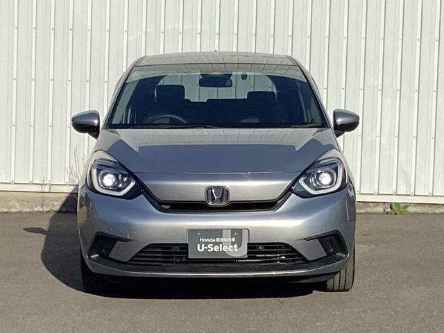 ボディーカラーはルナシルバーメタリックです。