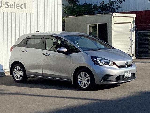 ＬＥＤヘッドライトを装備しています。ＬＥＤヘッドライトはとても明るく、雨の日や夜間走行も安全・安心です。オートライトコントロール付きで周囲の明るさに応じて自動で点灯・消灯します。