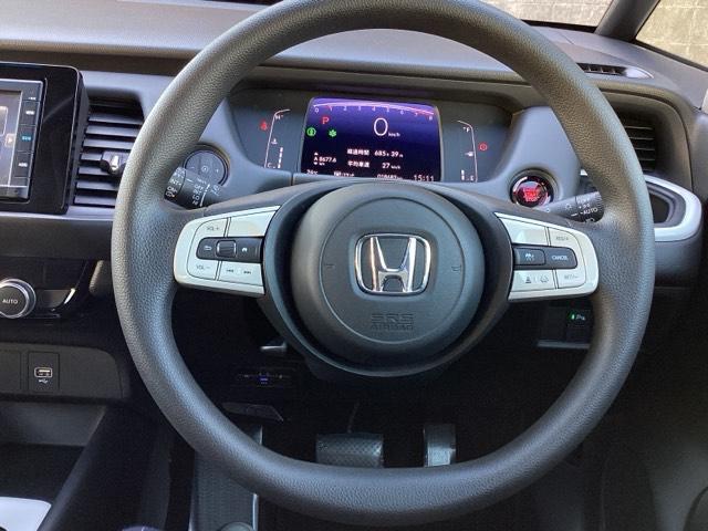 手になじむ感覚のステアリングです。さわり心地、デザイン性、操作性にこだわったアイテムです。