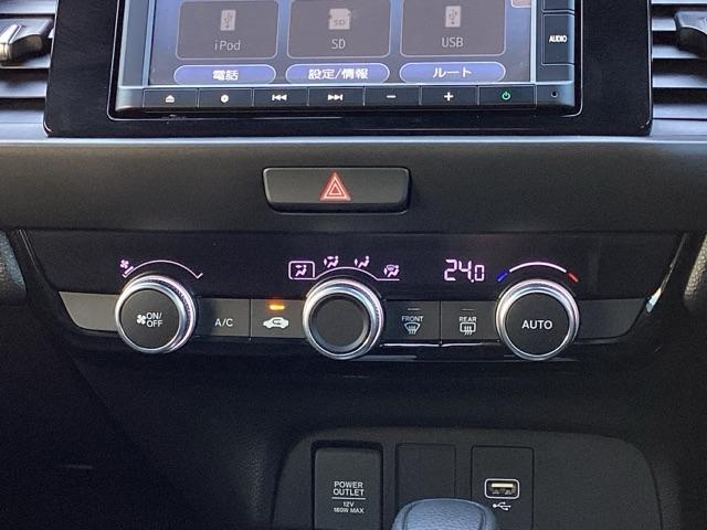 フルオートエアコンは希望の温度設定で風の温度も風量も自動調整で年中快適です。