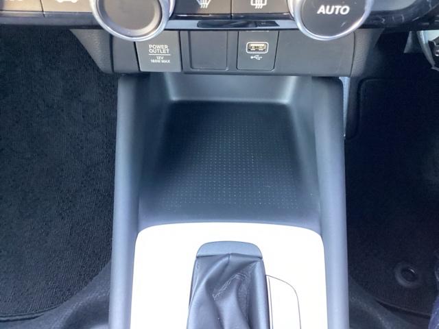 走行中も落ちにくい形になっていてとても便利なトレーです。