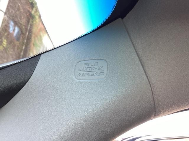 【カーテンエアバック】衝突時に乗員の頭部を保護。けがのリスクを減少します。