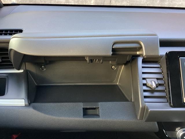 助手席側　収納１