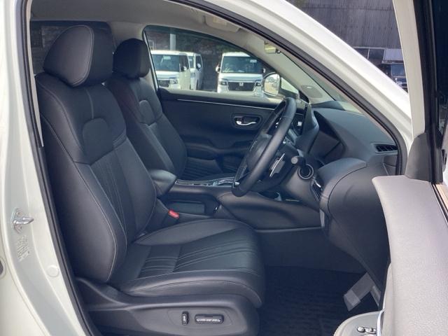 ＺＲ－Ｖ ｅ：ＨＥＶＸ　ブラインドスポットインフォメーション　後退出庫サポート　アダプティブドライビングビーム　マルチビューカメラシステム　バックモニター　クルーズコントロール　前後センサー　フルオートエアコン　ＥＴＣ車載器（17枚目）