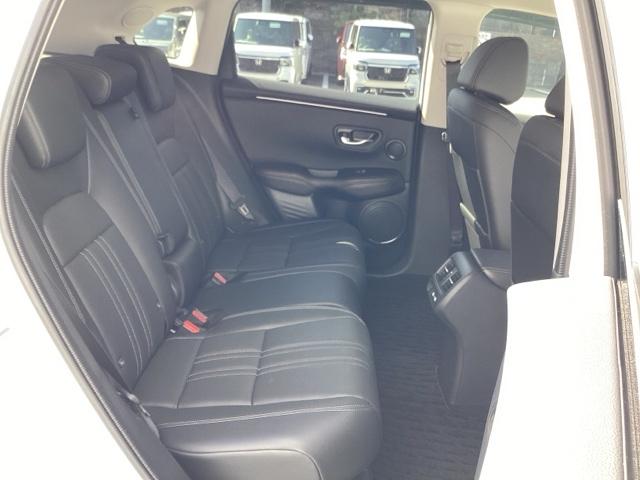 ＺＲ－Ｖ ｅ：ＨＥＶＸ　ブラインドスポットインフォメーション　後退出庫サポート　アダプティブドライビングビーム　マルチビューカメラシステム　バックモニター　クルーズコントロール　前後センサー　フルオートエアコン　ＥＴＣ車載器（18枚目）