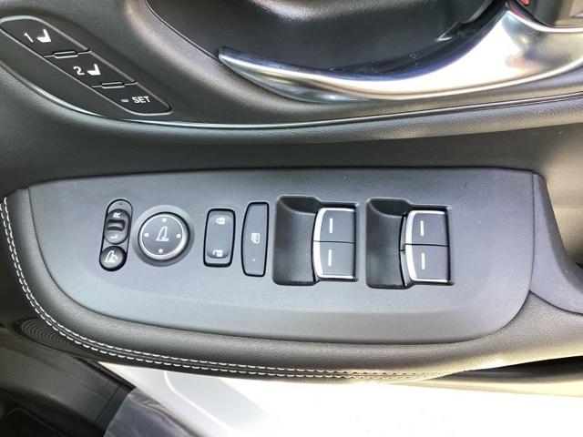 ＺＲ－Ｖ ｅ：ＨＥＶＸ　ブラインドスポットインフォメーション　後退出庫サポート　アダプティブドライビングビーム　マルチビューカメラシステム　バックモニター　クルーズコントロール　前後センサー　フルオートエアコン　ＥＴＣ車載器（33枚目）