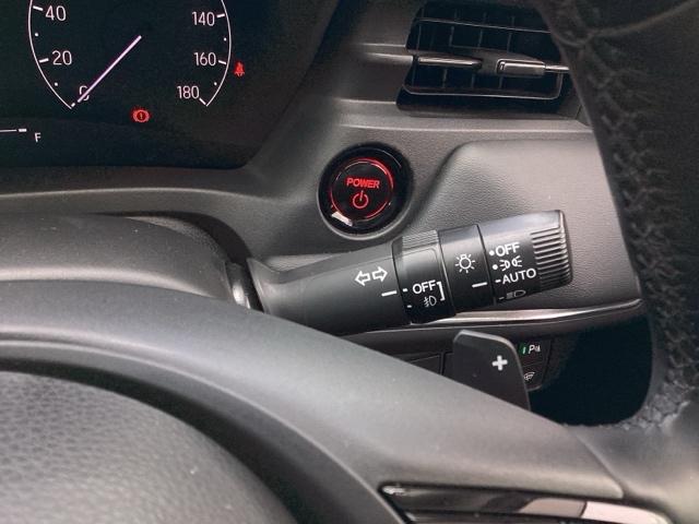 ヴェゼル ｅ：ＨＥＶＺ　ＥＴＣ／純正ナビ／バックモニター／ホンダセンシング　スマキ　Ｐトランク　フルオートエアコン　エアバッグ　両席エアバック　Ｒカメ　記録簿付　パワーウィンドウ　ＬＥＤランプ　ソナー　クルーズＣ　ナビ＆ＴＶ（15枚目）