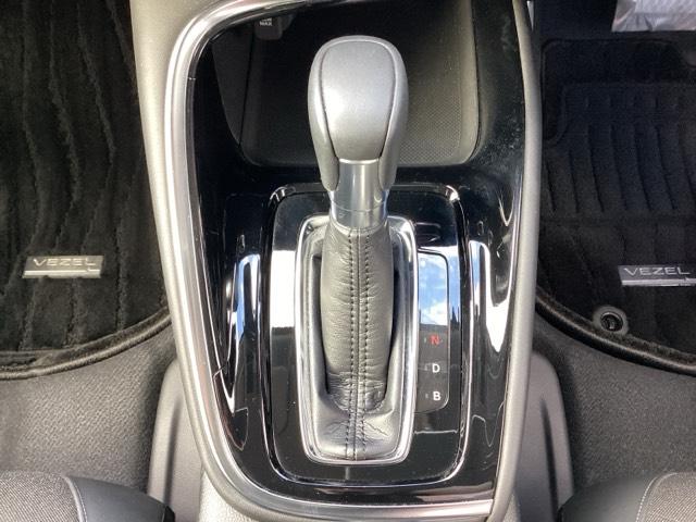 ヴェゼル ｅ：ＨＥＶＺ　ＥＴＣ／純正ナビ／バックモニター／ホンダセンシング　スマキ　Ｐトランク　フルオートエアコン　エアバッグ　両席エアバック　Ｒカメ　記録簿付　パワーウィンドウ　ＬＥＤランプ　ソナー　クルーズＣ　ナビ＆ＴＶ（23枚目）