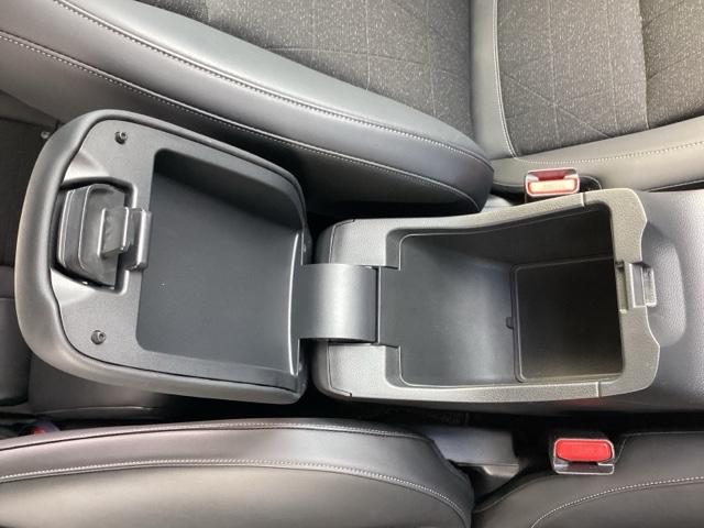 ヴェゼル ｅ：ＨＥＶＺ　ＥＴＣ／純正ナビ／バックモニター／ホンダセンシング　スマキ　Ｐトランク　フルオートエアコン　エアバッグ　両席エアバック　Ｒカメ　記録簿付　パワーウィンドウ　ＬＥＤランプ　ソナー　クルーズＣ　ナビ＆ＴＶ（26枚目）