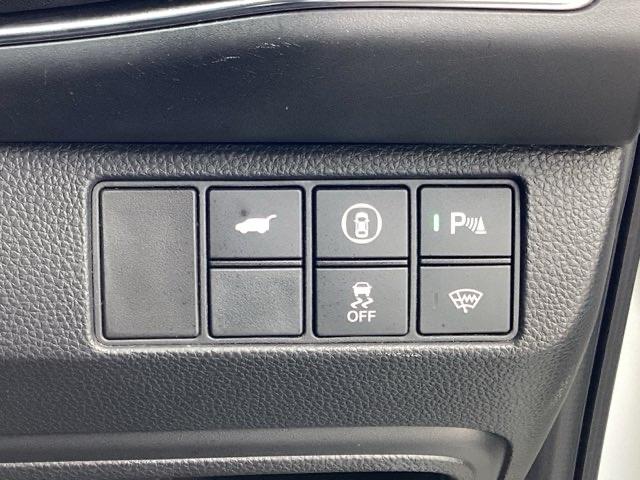 ヴェゼル ｅ：ＨＥＶＺ　ＥＴＣ／純正ナビ／バックモニター／ホンダセンシング　スマキ　Ｐトランク　フルオートエアコン　エアバッグ　両席エアバック　Ｒカメ　記録簿付　パワーウィンドウ　ＬＥＤランプ　ソナー　クルーズＣ　ナビ＆ＴＶ（30枚目）