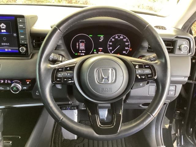 �{�v�n���h���̉E���ɂ���{�^���������N���[�Y�R���g���[���ł��B�A�N�Z���y�_���𓥂܂��ɐݒ葬�x���L�[�v�B�������H�ł̃h���C�u�����N�ɁB�܂��A���ɃI�[�f�B�I�����R���X�C�b�`������܂��B