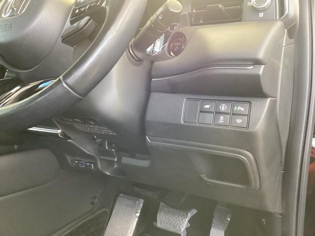 �����ɍ����ŕ֗��Ȃd�s�b������A�������h���u�r�`�Ȃǂ̃X�C�b�`�́A�^�]�Ȃ̉E���A��̓͂��₷���ʒu�ɂ���܂��B