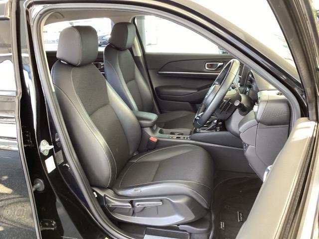 �t�����g�L�X�A�Z�p���[�g�V�[�g�̉^�]�Ȃ́A�n�C�g�A�W���X�^�[���t���Ă���̂ŁA���K�Ƀh���C�u���ł��܂��B�n���h���̓e���X�R�s�b�N�@�\�ŁA�n���h���ʒu����E���E��O�E���ɒ��߂ł��܂��B