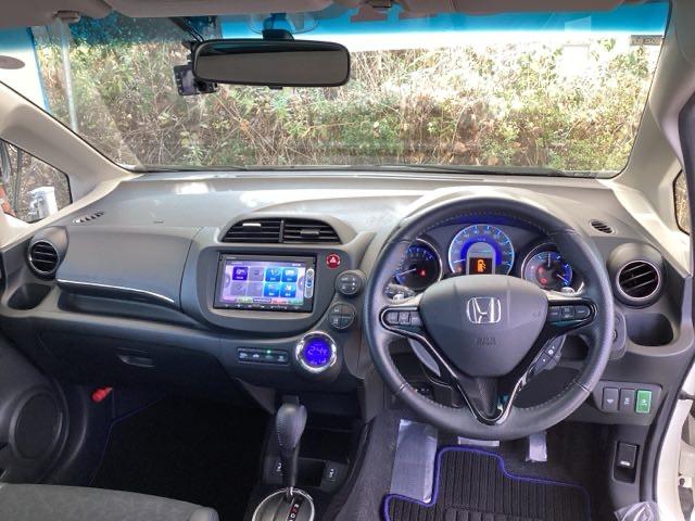 �����̂悤�ɁA���E���L���^�]���₷���悤�ɐ݌v����Ă��܂��B�܂��A�v���Y�}�N���X�^�[�Z�p���ڃt���I�[�g�G�A�R���ŉ��K�ł��B