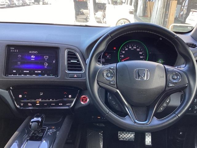 ヴェゼル ハイブリッドＲＳ・ホンダセンシング　ＥＴＣ／純正ナビ／バックモニター／ホンダセンシング　ＥＴＣ付　定期点検記録簿　サイドＳＲＳ　Ｒカメ　フルオートエアコン　ＵＳＢ接続　両席エアバック　スマキー　オートクルーズコントロール　ＴＶナビ（3枚目）