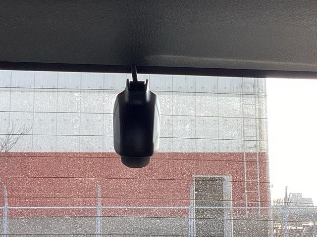 ヴェゼル ハイブリッドＲＳ・ホンダセンシング　ＥＴＣ／純正ナビ／バックモニター／ホンダセンシング　ＥＴＣ付　定期点検記録簿　サイドＳＲＳ　Ｒカメ　フルオートエアコン　ＵＳＢ接続　両席エアバック　スマキー　オートクルーズコントロール　ＴＶナビ（14枚目）