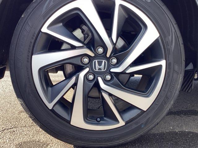ヴェゼル ハイブリッドＲＳ・ホンダセンシング　ＥＴＣ／純正ナビ／バックモニター／ホンダセンシング　ＥＴＣ付　定期点検記録簿　サイドＳＲＳ　Ｒカメ　フルオートエアコン　ＵＳＢ接続　両席エアバック　スマキー　オートクルーズコントロール　ＴＶナビ（21枚目）