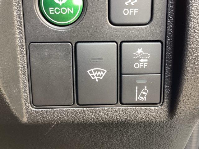 ヴェゼル ハイブリッドＲＳ・ホンダセンシング　ＥＴＣ／純正ナビ／バックモニター／ホンダセンシング　ＥＴＣ付　定期点検記録簿　サイドＳＲＳ　Ｒカメ　フルオートエアコン　ＵＳＢ接続　両席エアバック　スマキー　オートクルーズコントロール　ＴＶナビ（32枚目）