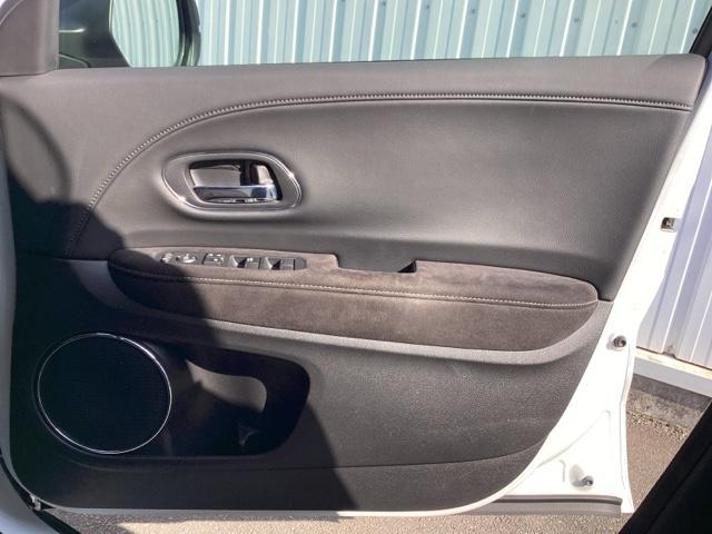 ヴェゼル ハイブリッドＲＳ・ホンダセンシング　ＥＴＣ／純正ナビ／バックモニター／ホンダセンシング　ＥＴＣ付　定期点検記録簿　サイドＳＲＳ　Ｒカメ　フルオートエアコン　ＵＳＢ接続　両席エアバック　スマキー　オートクルーズコントロール　ＴＶナビ（35枚目）