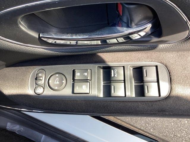 ヴェゼル ハイブリッドＲＳ・ホンダセンシング　ＥＴＣ／純正ナビ／バックモニター／ホンダセンシング　ＥＴＣ付　定期点検記録簿　サイドＳＲＳ　Ｒカメ　フルオートエアコン　ＵＳＢ接続　両席エアバック　スマキー　オートクルーズコントロール　ＴＶナビ（36枚目）